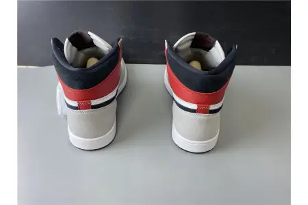 Air Jordan 1 High OG  Light Smoke Grey 