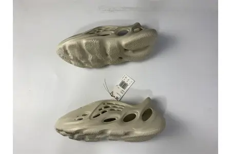 Adidas Yeezy Foam RNNR Sand 