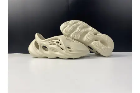 Adidas Yeezy Foam RNNR Sand 