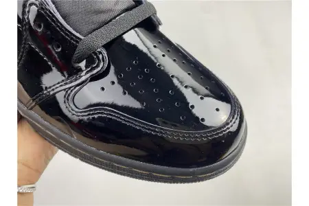 AIR JORDAN 1 RETRO HIGH BLACK METALLIC GOLD (2020) 