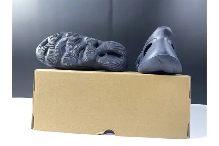 Adidas Yeezy Foam RNNR Mineral Blue 