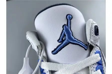 Air Jordan 3  UNC 