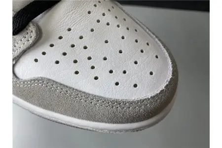 Air Jordan 1 High OG Light Smoke Grey