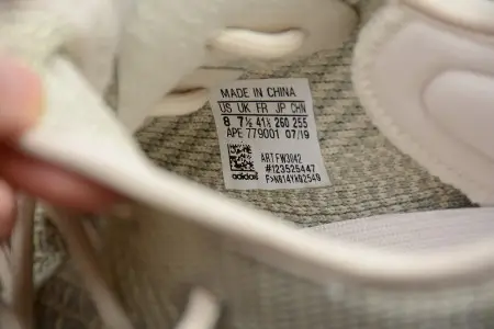 Adidas Yeezy Boost 350 V2 Lundmark Static 