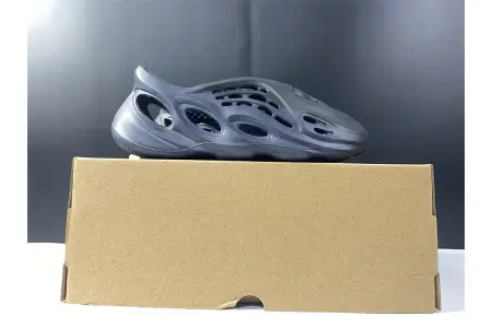 Adidas Yeezy Foam RNNR Mineral Blue 