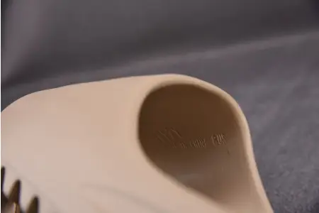 Adidas Yeezy Slide Pure 