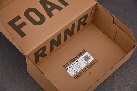 Adidas Yeezy Foam RNNR Onyx 