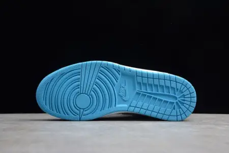Air Jordan 1 Retro High OG ‘UNC’ 