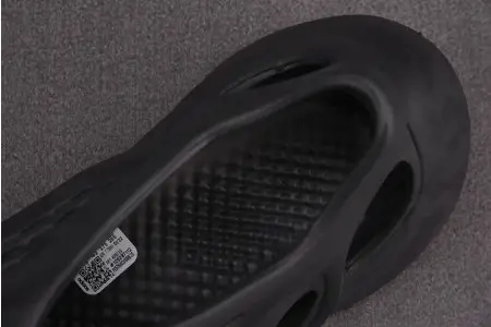 Adidas Yeezy Foam RNNR Onyx 