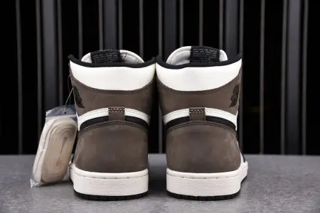 AIR JORDAN 1 RETRO HIGH DARK MOCHA 