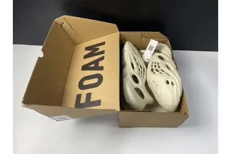 Adidas Yeezy Foam RNNR Sand 