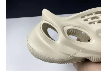 Adidas Yeezy Foam RNNR Sand 