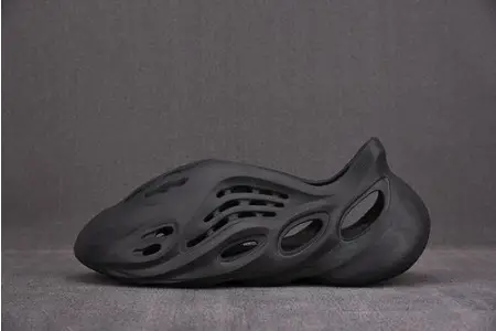 Adidas Yeezy Foam RNNR Onyx 