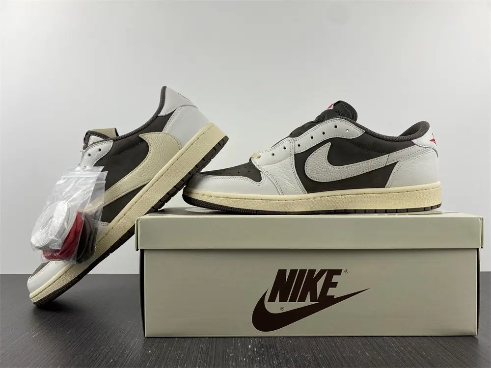 Jordan 1 Retro Low OG SP Travis Scott Reverse 