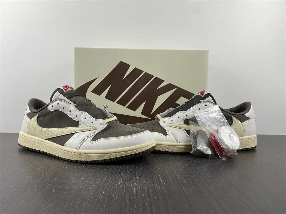 Jordan 1 Retro Low OG SP Travis Scott Reverse 