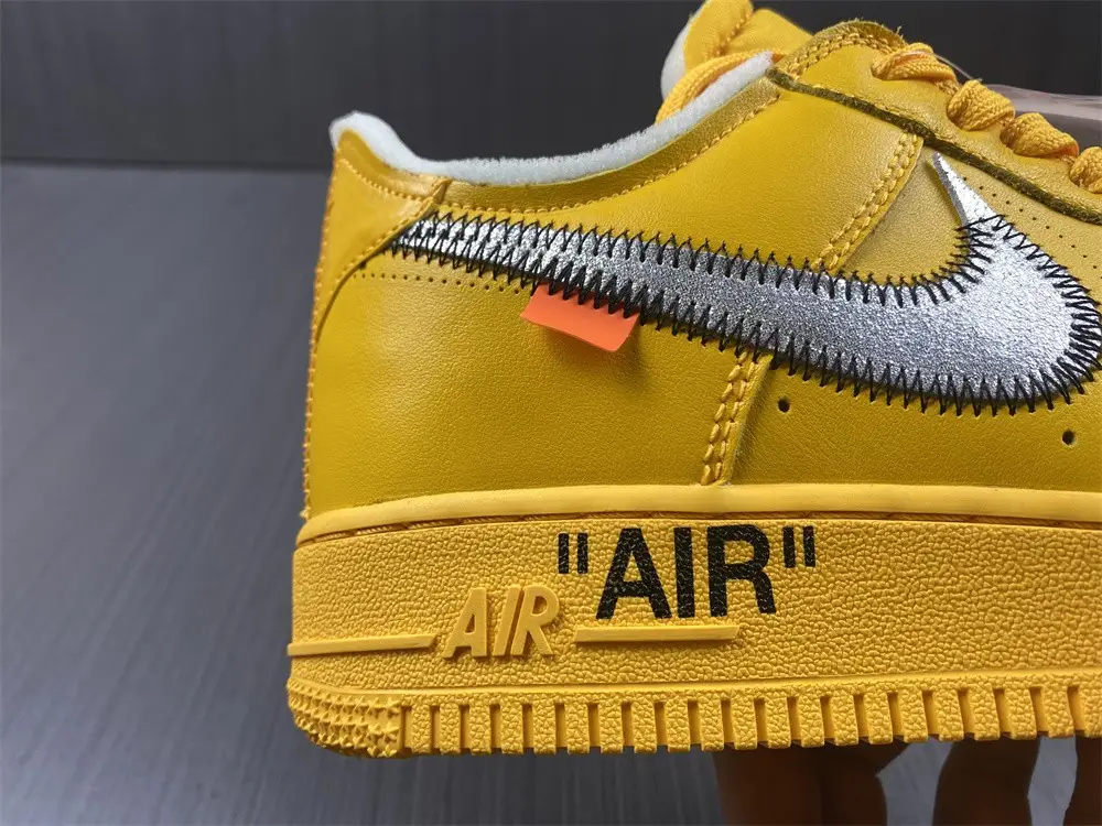Nike Air Force 1 Low OFF-WHITE University Gold Metallic 