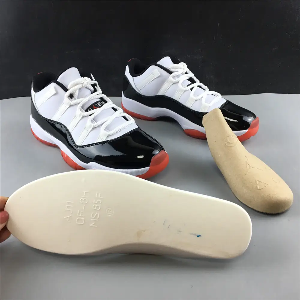 AIR JORDAN 11 RETRO LOW CONCORD BRED 
