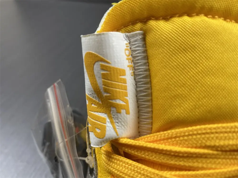 Nike Air Force 1 Low OFF-WHITE University Gold Metallic 