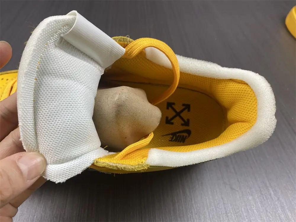 Nike Air Force 1 Low OFF-WHITE University Gold Metallic 