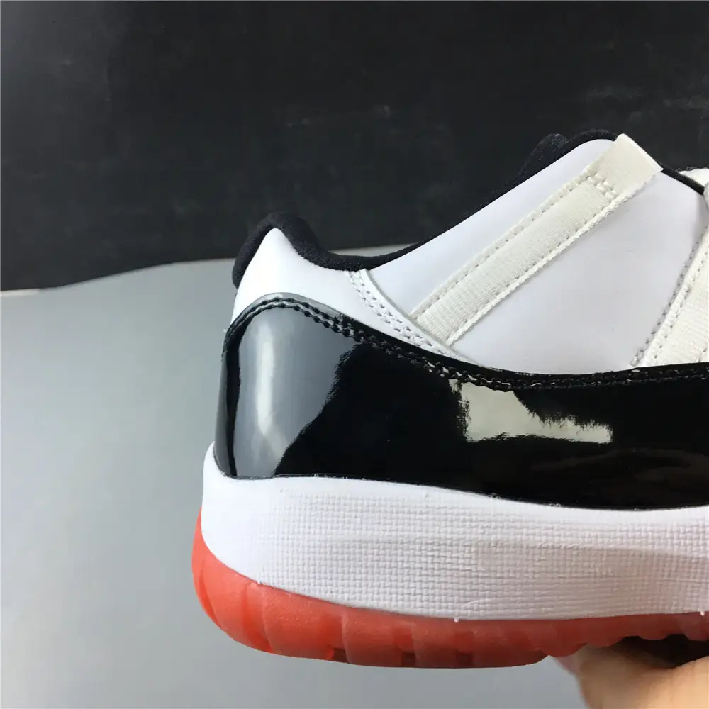 AIR JORDAN 11 RETRO LOW CONCORD BRED 