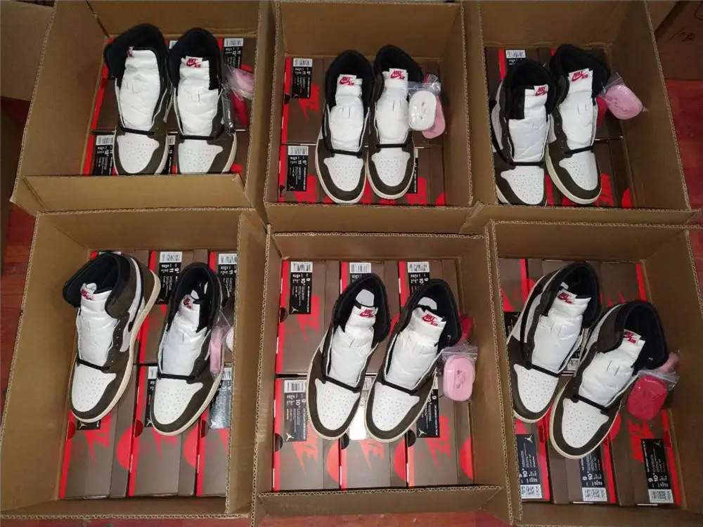 Jordan 1 Retro Low OG SP Travis Scott Reverse 