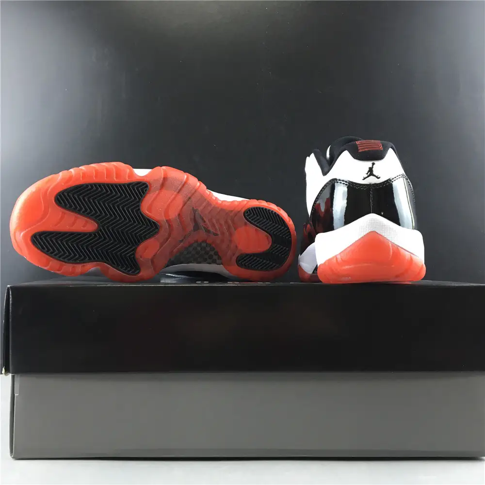 AIR JORDAN 11 RETRO LOW CONCORD BRED 