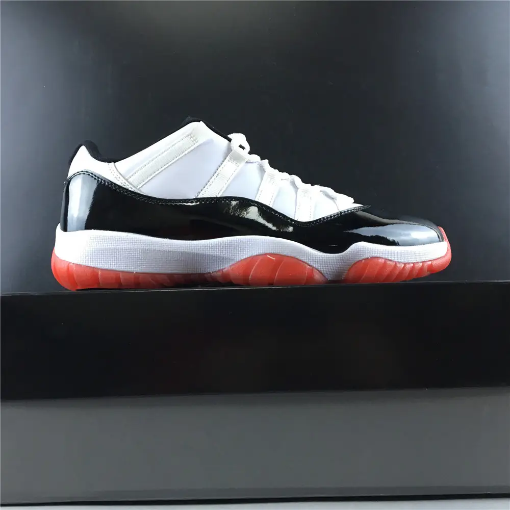 AIR JORDAN 11 RETRO LOW CONCORD BRED 