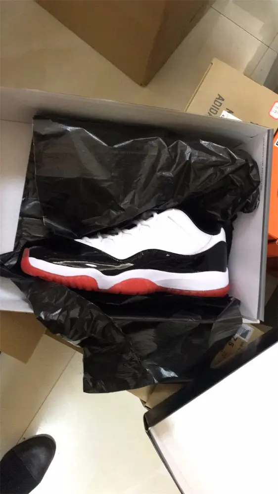 AIR JORDAN 11 RETRO LOW CONCORD BRED 