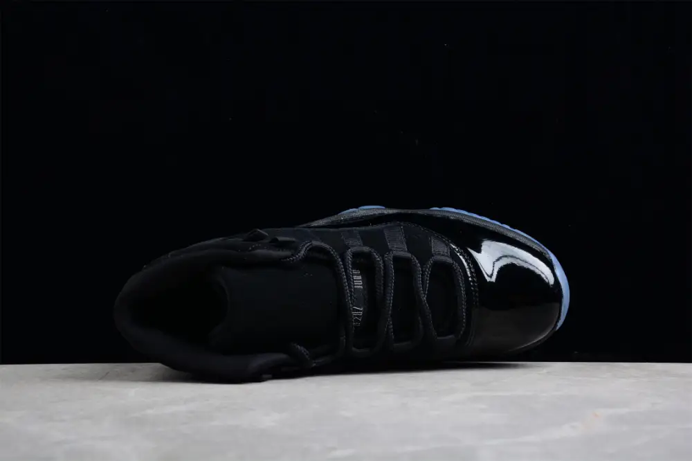 AIR JORDAN 11 CAP AND GOWN BLACK 