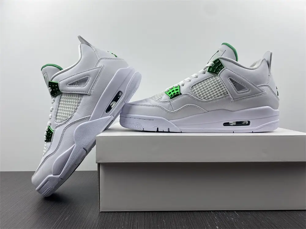 Jordan 4 Retro Metallic 