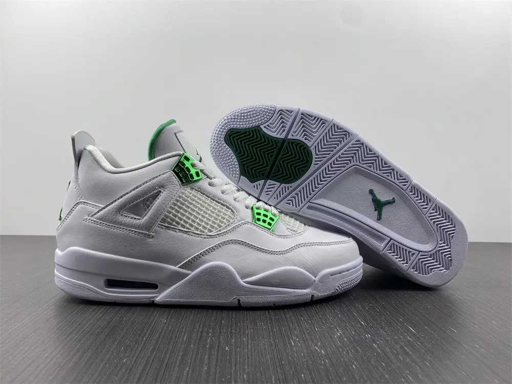 Jordan 4 Retro Metallic 