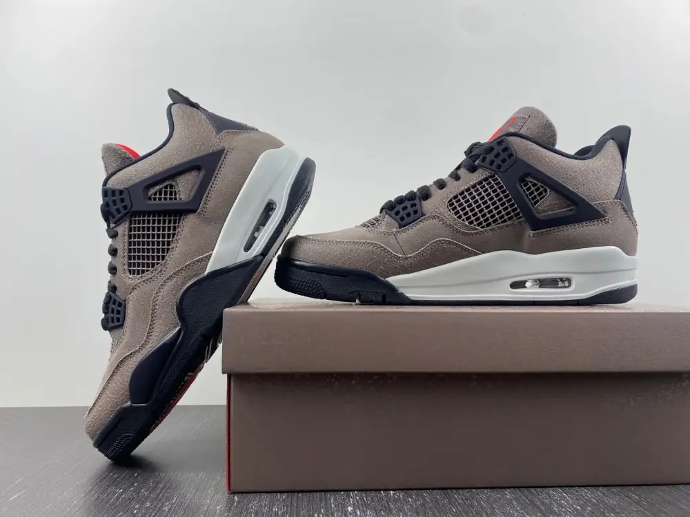 Jordan 4 Retro Taupe 