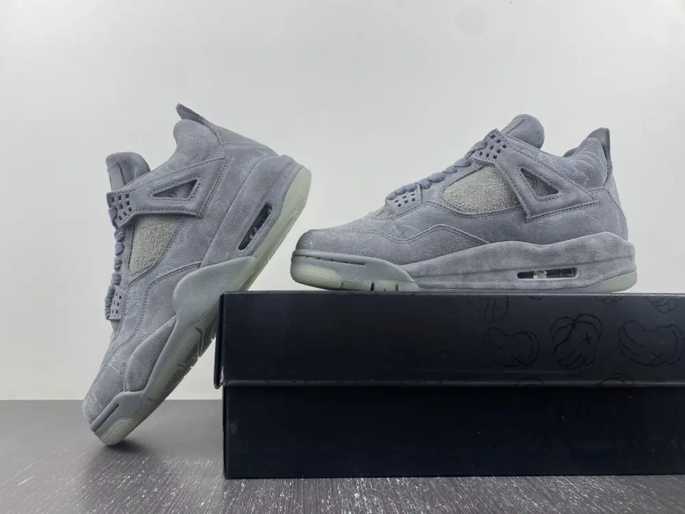 Jordan 4 Retro 
