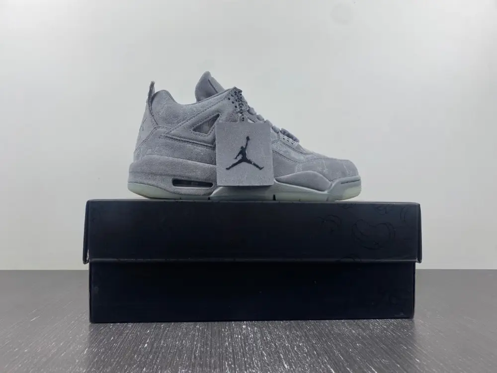 Jordan 4 Retro 