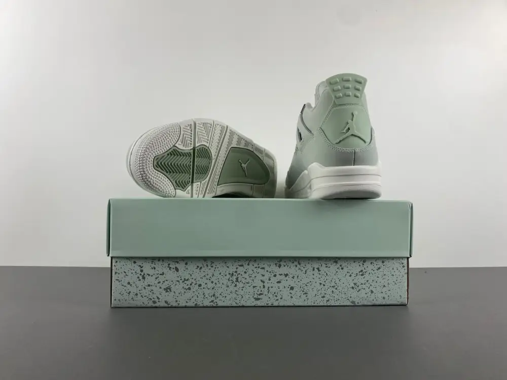 Air Jordan 4 