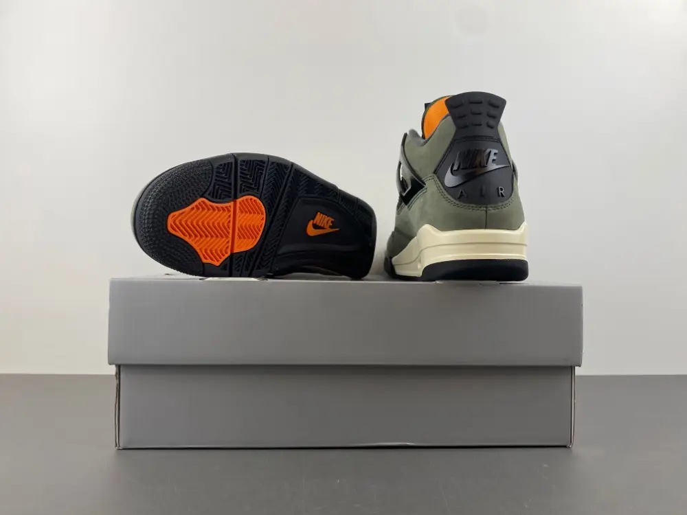 UNDEFEATED x Air Jordan 4 