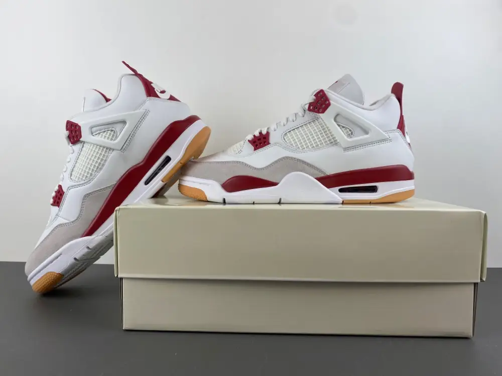 Nike SB x Air Jordan 4 Retro SP ‘Varsity 