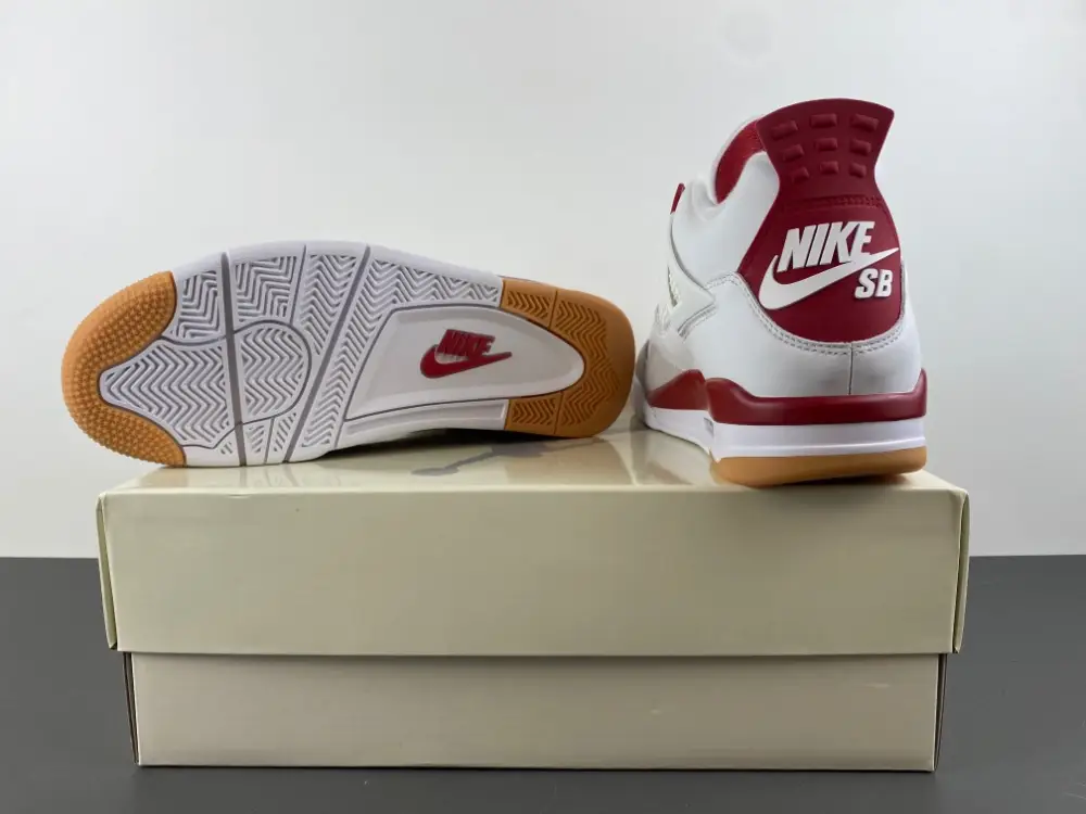 Nike SB x Air Jordan 4 Retro SP ‘Varsity 