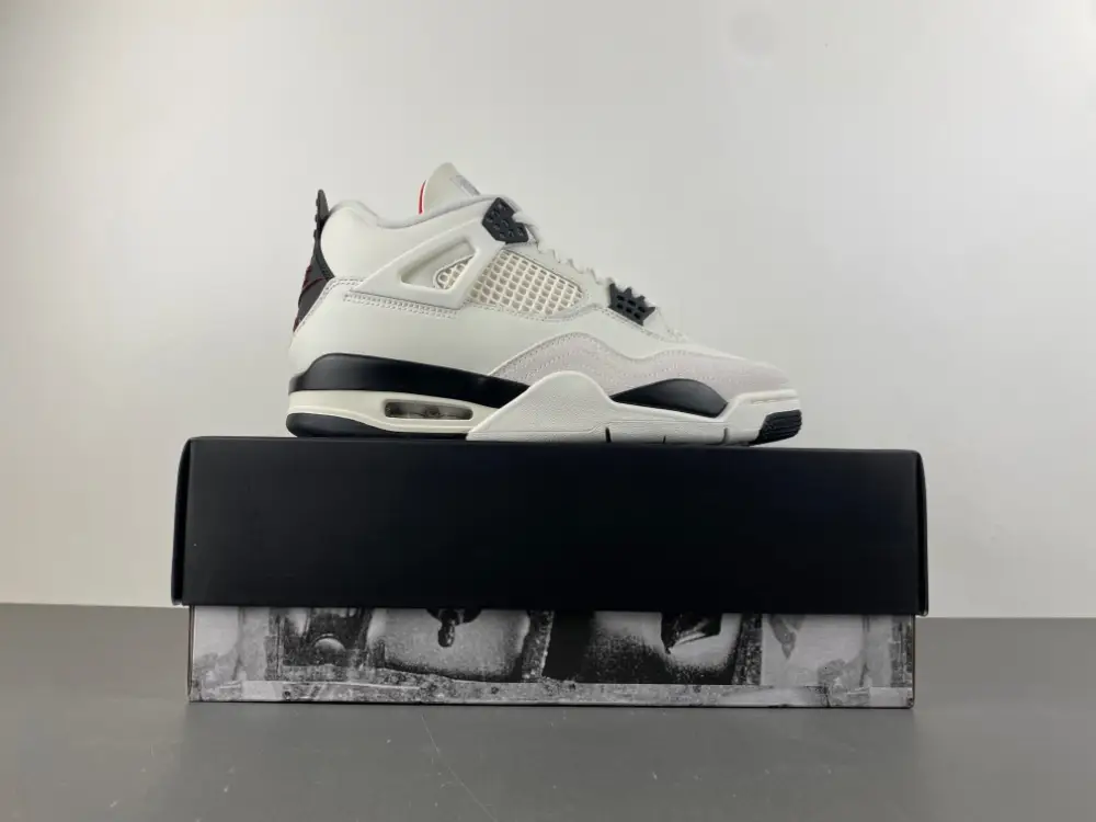 Air Jordan 4“Flight 